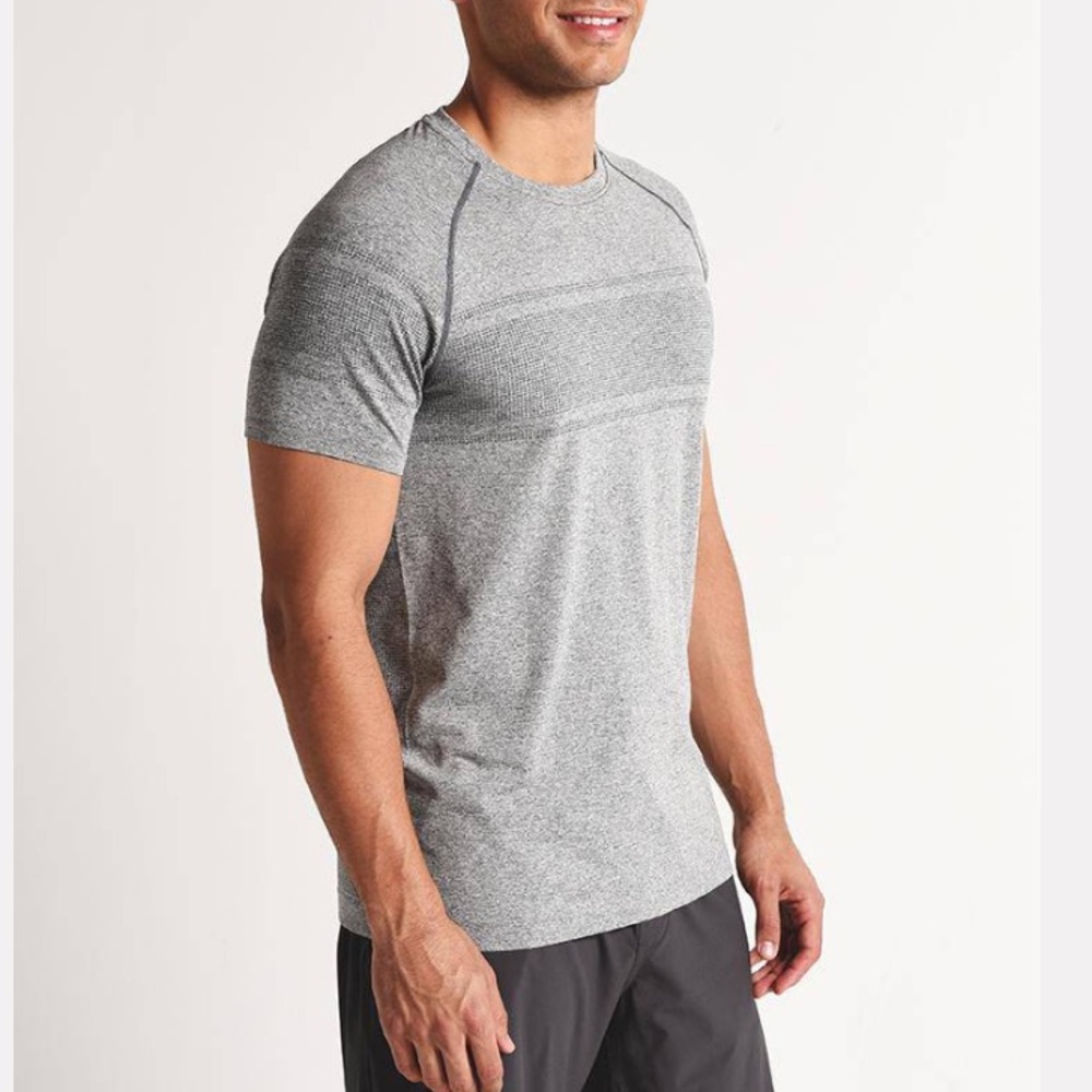RHONE
CELLIANT SHORT SLEEVE TEE‎ HEATHERED GRAY SIZE XXL